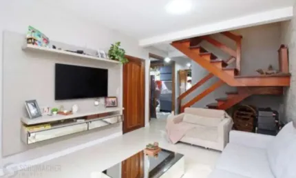 Casa com 2 dormitórios + sótão (3º dormitório) – ampla, confortável e completa