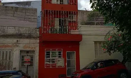 Sobrado funcional com três pavimentos no centro de Porto Alegre!