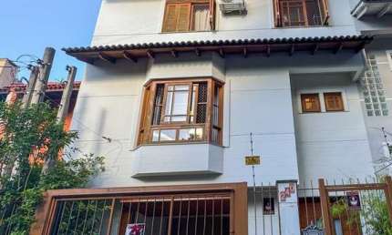 Excelente casa com 214m² privativos na Rua Dona Paulina - Bairro Tristeza!