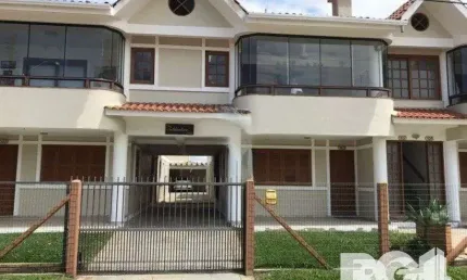 Excelente apartamento de três dormitórios em xangrilá/rs uma quadra mar