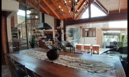 Casa para Venda - 209.54m², 3 dormitórios, sendo 1 suites, Ideal