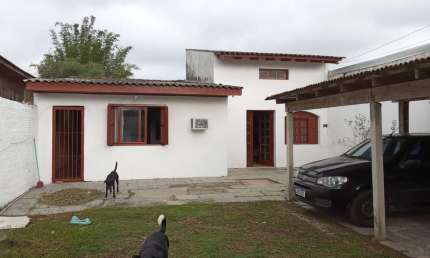 Casa de 3 dormitórios a Venda no Bairro Ponta Grossa - Porto Alegre