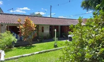 Casa em Porto Alegre, no bairro Belém Novo, com 4 dormitório(s), e 4 banheiros, à venda.