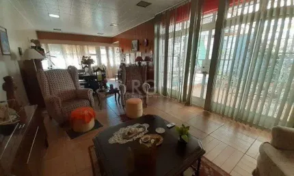 Casa para Venda - 290m², 3 dormitórios, sendo 1 suites, 3 vagas - Menino Deus