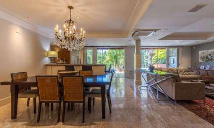 Casa em Condomínio com 487m² | 4 Dormitórios sendo 4 suítes, 3 vagas, no Bairro Três Figueiras, Porto Alegre