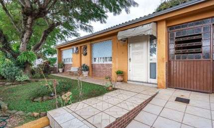Casa Condominio para Venda - 325m², 3 dormitórios, 3 vagas - Teresópolis