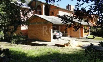 Casa Condominio para Venda - 480m², 3 dormitórios, sendo 2 suites, 2 vagas - Elsa