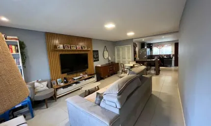 Casa térrea com 02 quartos (01 suíte), garagem coberta para 02 carros