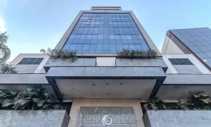 Sala comercial à venda na Avenida Carlos Gomes, 2072, Três Figueiras, Porto Alegre