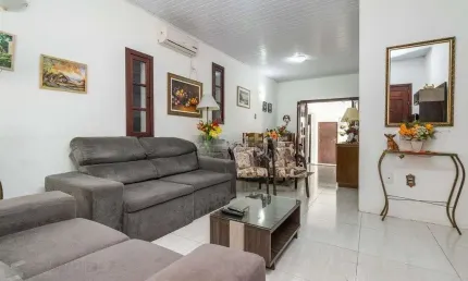Casa com 3 dormitórios e suíte no Jardim Botânico, POA