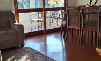 Apartamento de 2 domitórios, com varanda, churrasqueira, 2 vagas.
