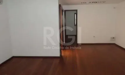 Casa comercial com pavilhão de 294,03m² no bairro são geraldo -porto alegre