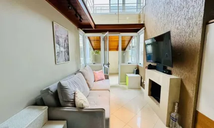 Duplex na Bela Vista, 2 dormitórios com espaço para home office, lareira e 2 vagas