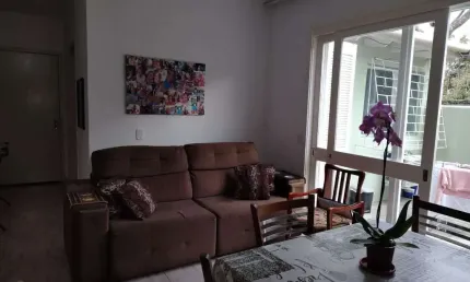 Apartamento Garden, 2 dormitórios, 1 suíte, e 1 vaga de garagem coberta.