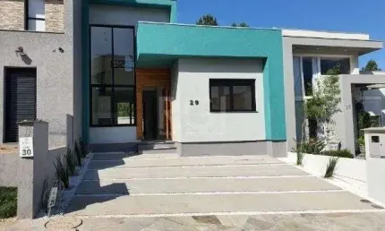 Casa térrea com pátio , 3d , 1 suíte, Condomínio Reserva do Lago I - Hípica