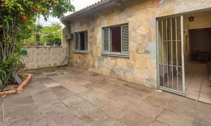 Casa com 3 dormitórios, 1 vaga e 74m² no bairro Cristo Redentor