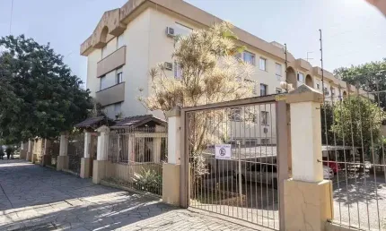 Apartamento de 2 quartos, no bairro tristeza, semi-mobiliado, com vaga escriturada.