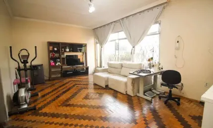Imóvel com localização estratégica e versátil no coração do bairro Glória