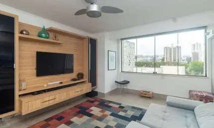 Apartamento mobiliado com 76m², 2 dormitórios e sol da manhã no bairro floresta