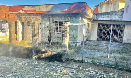 Casa no passo da areia, precisa reformas, terreno de 270 m²