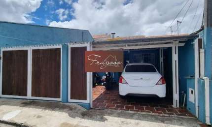 Casa para Venda em Curitiba, Boqueirão, 3 dormitórios, 1 banheiro, 4 vagas