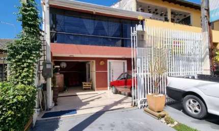 Sobrado para Venda em Curitiba, Xaxim, 3 dormitórios, 2 suítes, 3 banheiros, 3 vagas