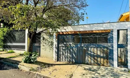 Casa para venda na Rua Osório Duque Estrada, Jardim Itamarati, Região Oeste de Londrina PR.
