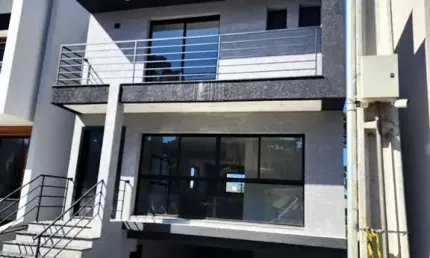 Casa para Venda em Curitiba, Santa Cândida, 3 dormitórios, 3 suítes, 5 banheiros, 3 vagas