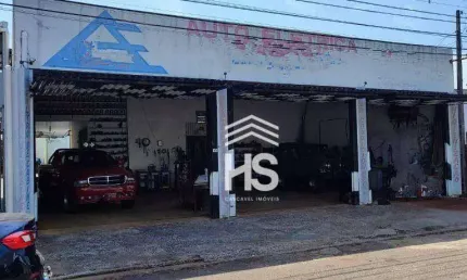 Barracão comercial, com residência nos fundos, piscina e excelente localização.