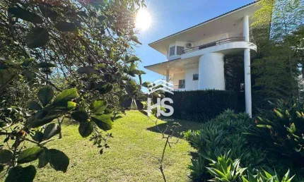 Sobrado de alto padrão a venda no condomínio lago dourado, em cascavel