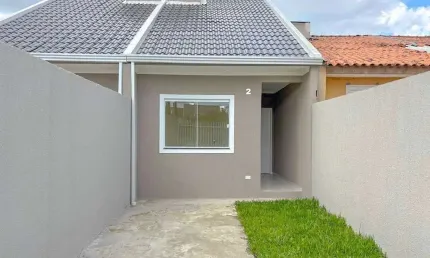 Casa nova no bairro Campo de Santana com quintal e 2 quartos