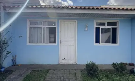 Casa em condomínio no bairro Estados com quintal e 2 quartos