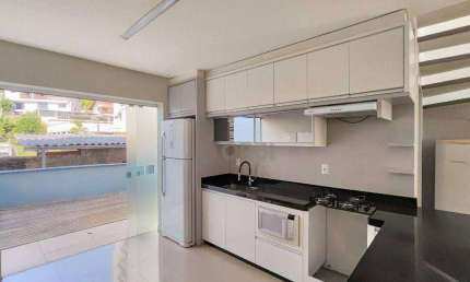 Sobrado com 2 dormitórios para alugar, 105 m² por R$ 3.363,00/mês - Água Verde - Blumenau/SC