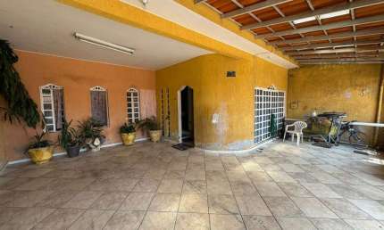 Casa para Venda em Brasília, Taguatinga Norte (Taguatinga), 3 dormitórios, 1 suíte, 2 banheiros, 3 vagas