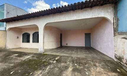 Casa para Venda em Brasília, Taguatinga Norte (Taguatinga), 5 dormitórios, 1 suíte, 1 banheiro, 4 vagas
