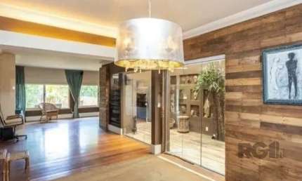 Excelente casa de 220m² com 3 dormitórios no bairro Tristeza.