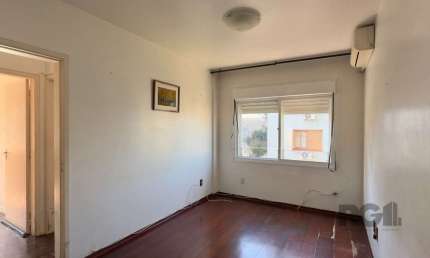 APARTAMENTO 2 DORMITÓRIOS, ENSOLARADO E LOCALIZADO NA PARTE ALTA DO CENTRO HISTÓRICO