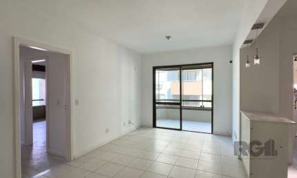 COBERTURA COM 174M², DE FRENTE, 3 DORMITÓRIOS, EM ÓTIMA LOCALIZAÇÃO NO MENINO DEUS