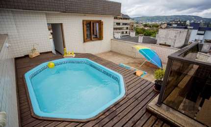 Cobertura no Jardim Planalto, de 3 dormitórios e 2 vagas 260m²