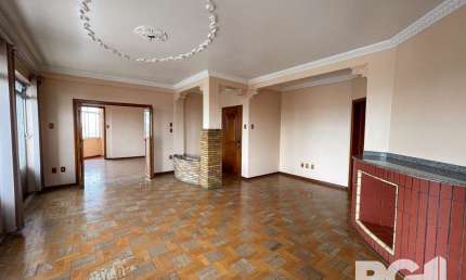 303m2 Apartamento com 5 dormitórios no centro da capital.