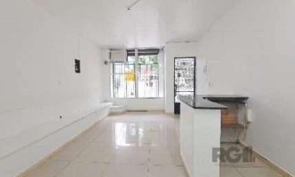 Loja Comercial na Rua Duque de Caxias - Centro Histórico, com 130,00m² privativos,