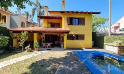 Casa com 4 Dormitórios / Piscina / Terraço / Bairro Ipanema
