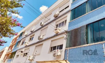 Apartamento 3 Dormitórios , dependência de empregada e vaga de garagem.