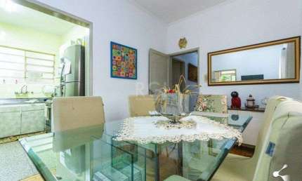 Casa para Venda - 221m², 4 dormitórios, sendo 1 suites, 2 vagas - São Geraldo