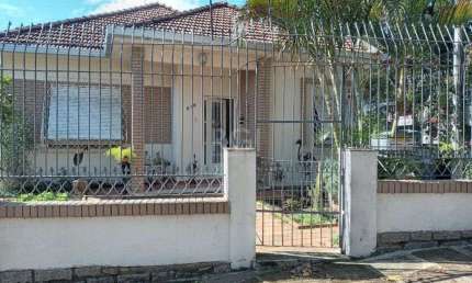 Casa para Venda - 384m², 3 dormitórios, sendo 1 suites, 3 vagas - Teresópolis