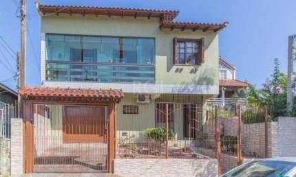 Casa para Venda - 272m², 3 dormitórios, sendo 1 suites, 2 vagas - Sarandi