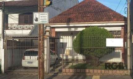 Casa com 3 quartos à venda na Avenida Teresópolis, 2888, Teresópolis, Porto Alegre