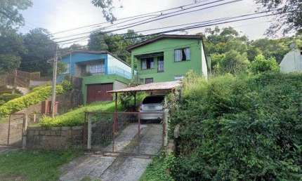 Casa 280m² - 5 dormitórios, 4 banheiros, 2 vagas no bairro Cascata