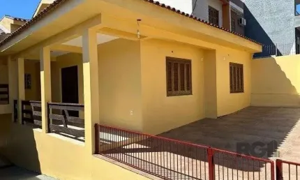 Casa de 3 dormitórios com 144m², no bairro Lomba do Pinheiro