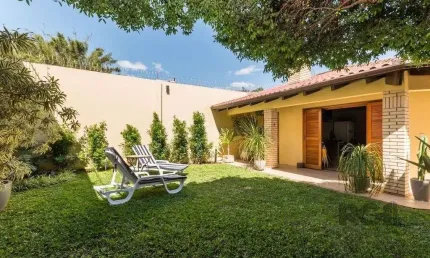 Casa com 3 quartos à venda na Avenida General Barreto Viana, 303, Chácara das Pedras, Porto Alegre